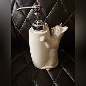 Kohl's Kitty Cat Lotion Pump in Cream
